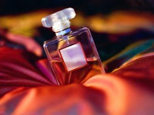 کدام عطر، برای چه کسی و چه فصلی مناسب است؟ این عطر چقدر ماندگاری دارد؟